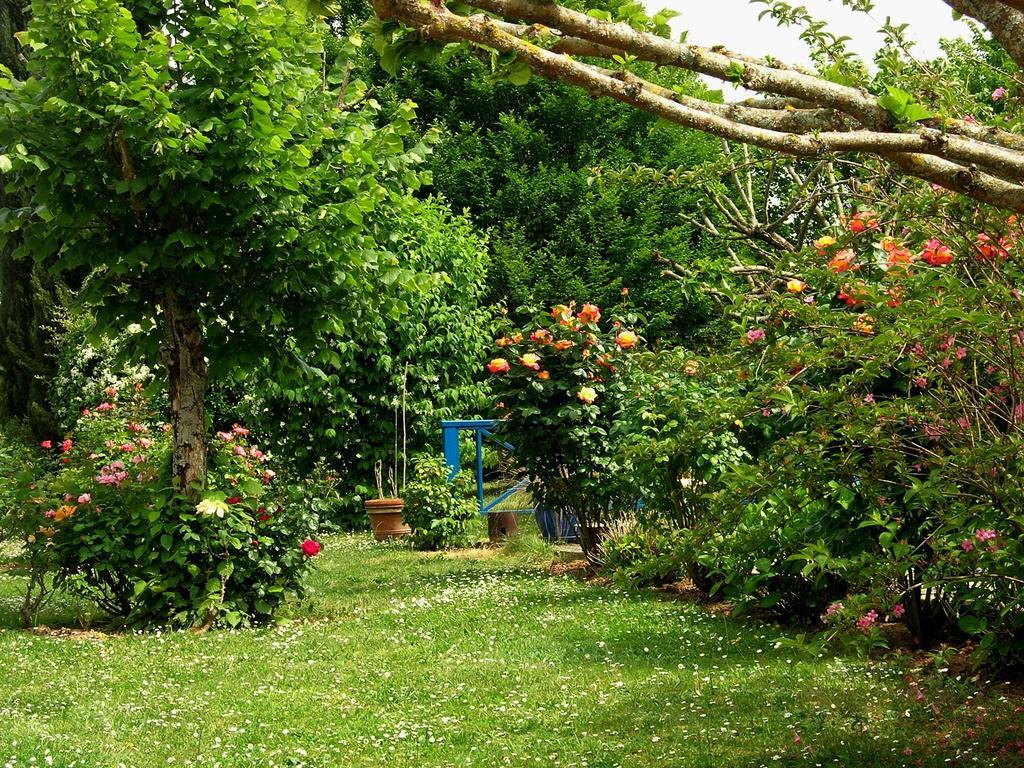 Le Colombier Bed and Breakfast Villeneuve-sur-Lot Exteriör bild