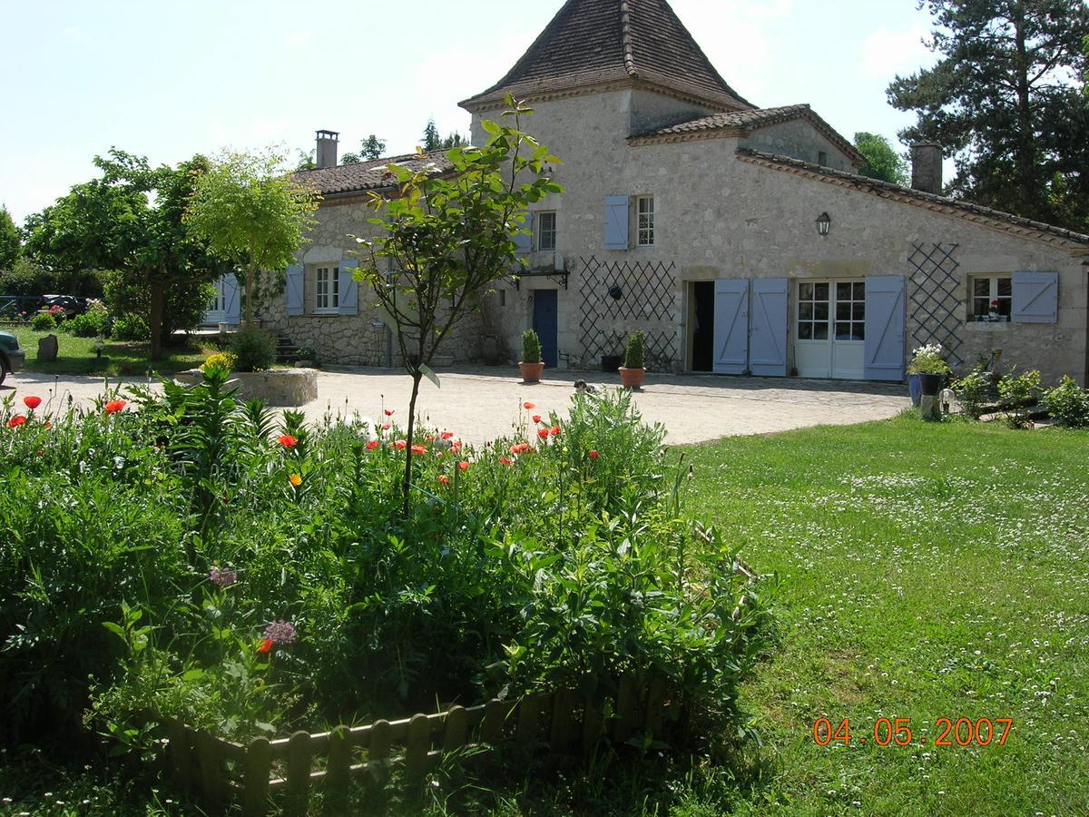 Le Colombier Bed and Breakfast Villeneuve-sur-Lot Exteriör bild